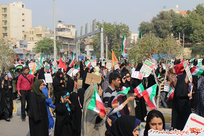 حضور تماشایی هرمزگانی ها در  جشن بهار انقلاب اسلامی ( یوم الله 22بهمن)