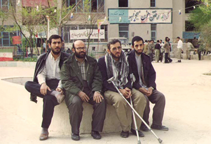 نفر دوم از سمت راست شهید حسین زاده موحد- پادگان دوکوهه