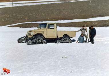 آزمایش خودروی داخل برف با ابتکار شنی دار نمودن توسط جهاد خودکفایی سپاه