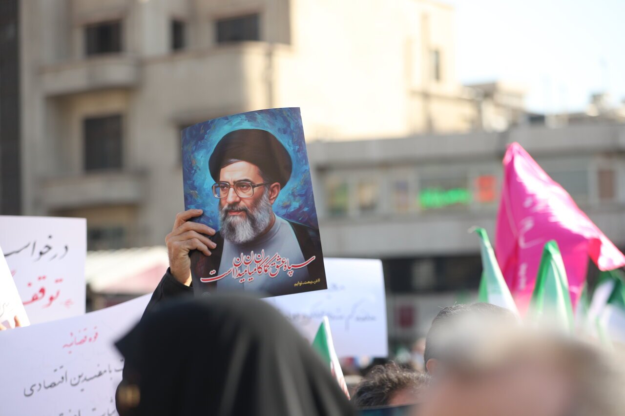 الامام الخامنئي قائد جبهة العزة الاسلامية