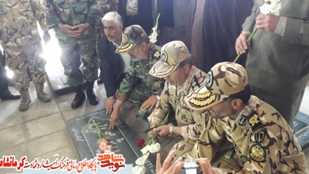 به مناسبت گرامیداشت روز ارتش مزار مطهر شهدای کرمانشاه گلباران شد