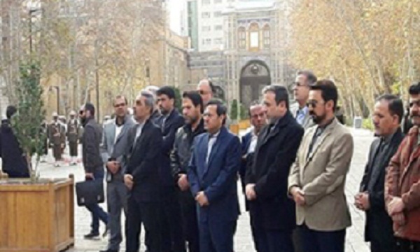 پیکر شهید محمدیان با حضور مقامات وزارت خارجه تشییع شد پیکر شهید محمدیان با حضور مقامات وزارت خارجه تشییع شد