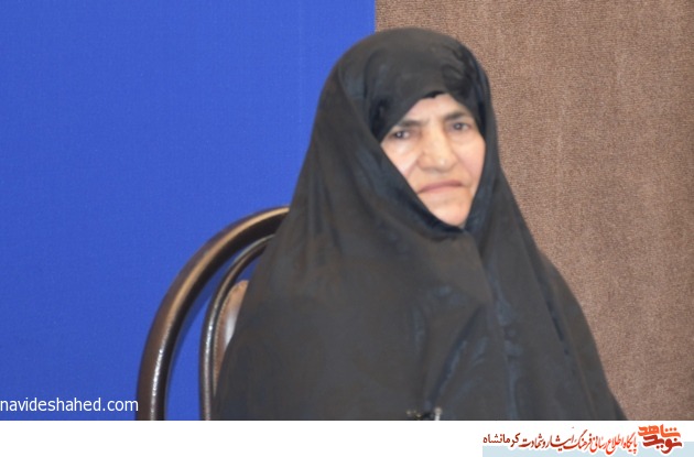 خاک بلند شده از زمان جنگ بوی خون می داد خاک بلند شده از زمان جنگ بوی خون می داد
