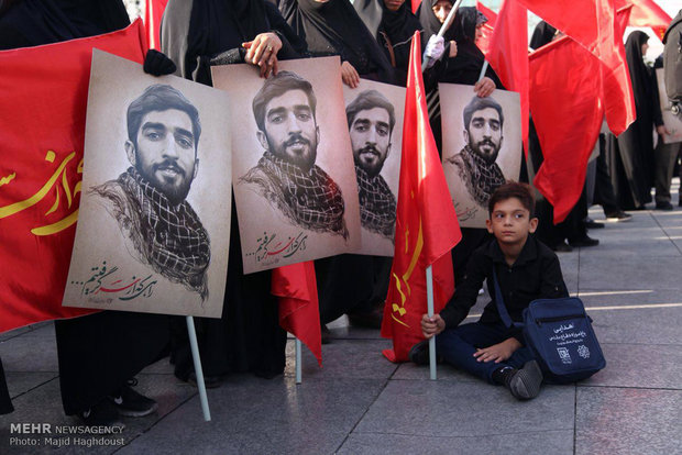 کنار لشگر عشاق حسین هم قدمم/ دلگویههای مردم تهران برای شهید حججی کنار لشگر عشاق حسین هم قدمم/ دلگویههای مردم تهران برای شهید حججی