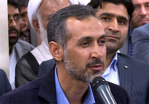 منو مثل شعرِ حماسی بخون/ منو توی مَمّد نبودی ببین منو مثل شعرِ حماسی بخون/ منو توی مَمّد نبودی ببین