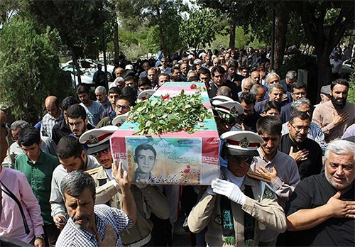وداع تهرانی ها با 135 شهید تازه تفحض شده/ پیکر شهید«محسنی صالحی منفرد» در گلزار شهدا آرام گرفت وداع تهرانی ها با 135 شهید تازه تفحض شده/ پیکر شهید«محسنی صالحی منفرد» در گلزار شهدا آرام گرفت