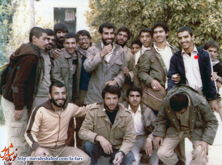 حنای دامادی بر دستان شهید بیمون نژاد حنای دامادی بر دستان شهید بیمون نژاد