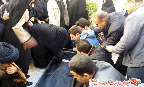 بدرقه مادری تا بهشت در اصفهان