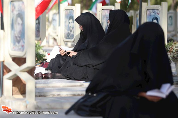 آفتاب از اینجا می‌تابد درست از پشت نام شما