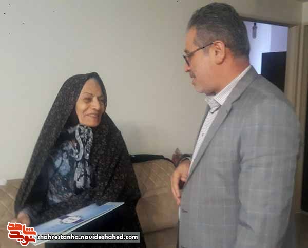 دیدار رئیس بنیاد شهید شهریار با خانواده شهیدان 