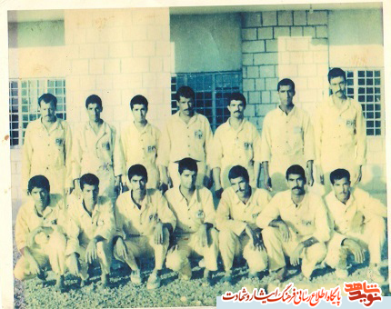 بیسجی هستم ، بسیجی می مانم و بسیجی میمیرم بیسجی هستم ، بسیجی می مانم و بسیجی میمیرم
