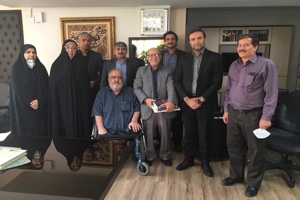 تجلیل از خدمات 30 ساله غلامرضا بابازاده در اداره کل اسناد و انتشارات تجلیل از خدمات 30 ساله غلامرضا بابازاده در اداره کل اسناد و انتشارات