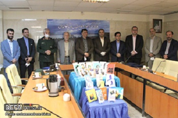مدیران فعال همدان در عرصه ادبیات پایداری تجلیل شدند