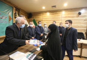 باید از جامعه ایثارگری تاثیر پذیری داشته باشیم باید از جامعه ایثارگری تاثیر پذیری داشته باشیم