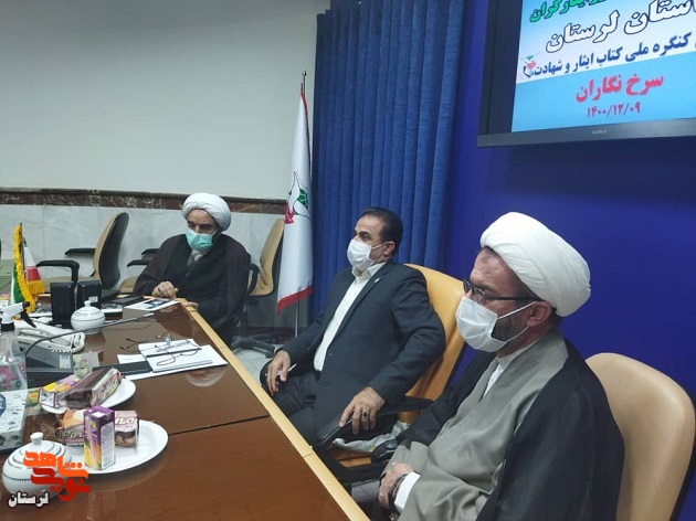 از نوقلمان و نویسندگان حوزه ایثار و شهادت لرستان تجلیل شد