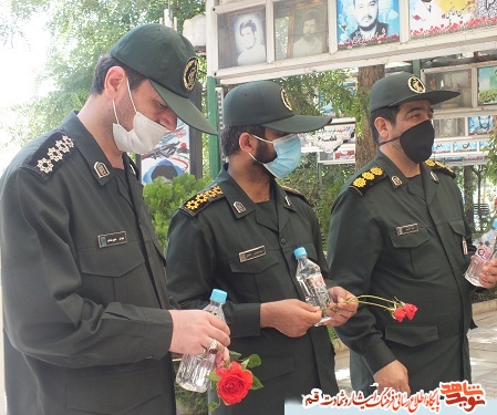 آیین غبارروبی و عطرافشانی مزار شهدای عملیات بیت المقدس در قم برگزار شد