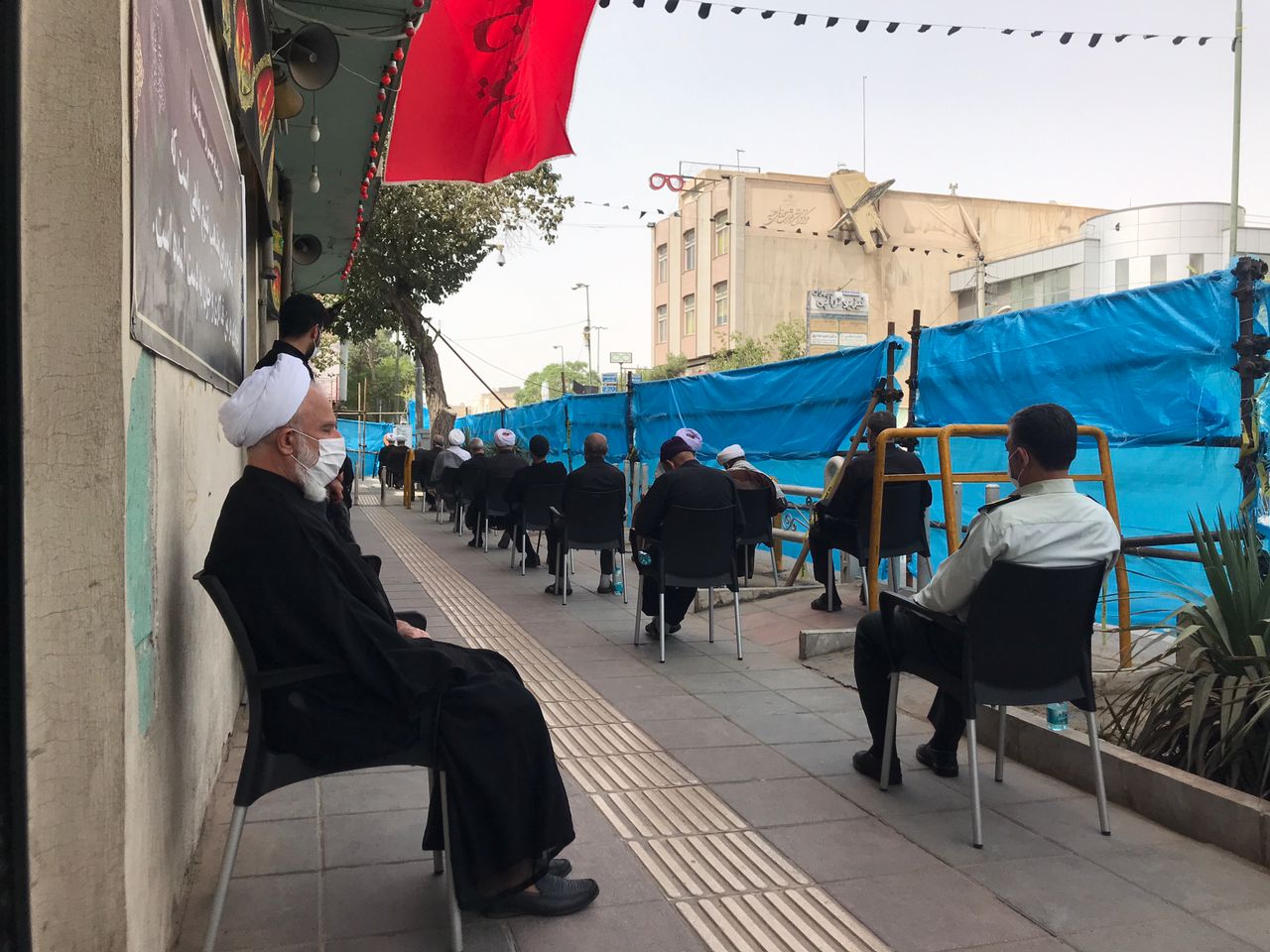غبار روبی مزار شهدای روز تاسوعا و عاشورای حسینی