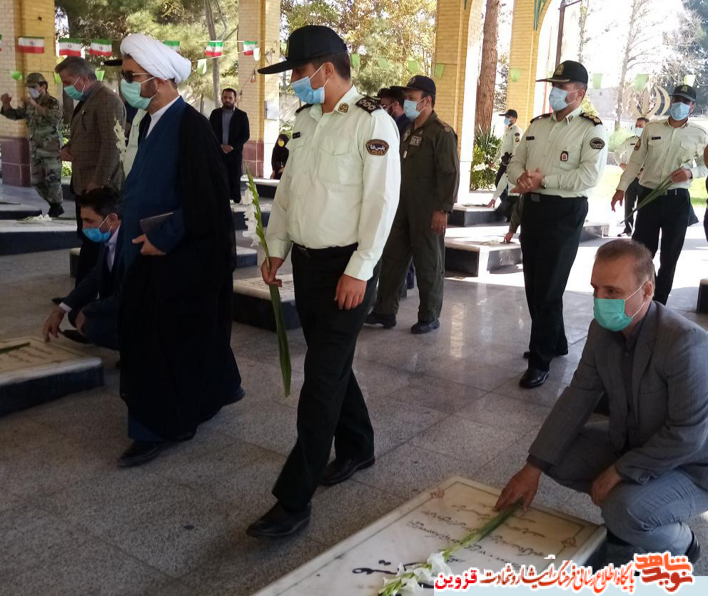 مسئولان آبیک به مقام شهدا ادای احترام کردند