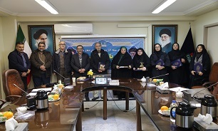 آذربایجان غربی رتبه دوم کشوری را در کنگره شعر دفاع مقدس و مقاومت کسب کرد آذربایجان غربی رتبه دوم کشوری را در کنگره شعر دفاع مقدس و مقاومت کسب کرد