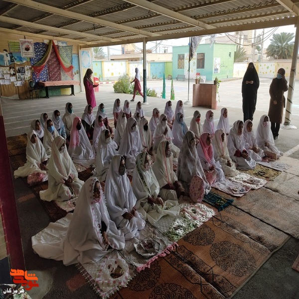 برگزاری دوره آموزشی نماز در مدرسه دخترانه شهید محمد دادی‌زاده بندرلنگه