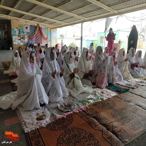 برگزاری دوره آموزشی نماز در مدرسه دخترانه شهید محمد دادی‌زاده بندرلنگه