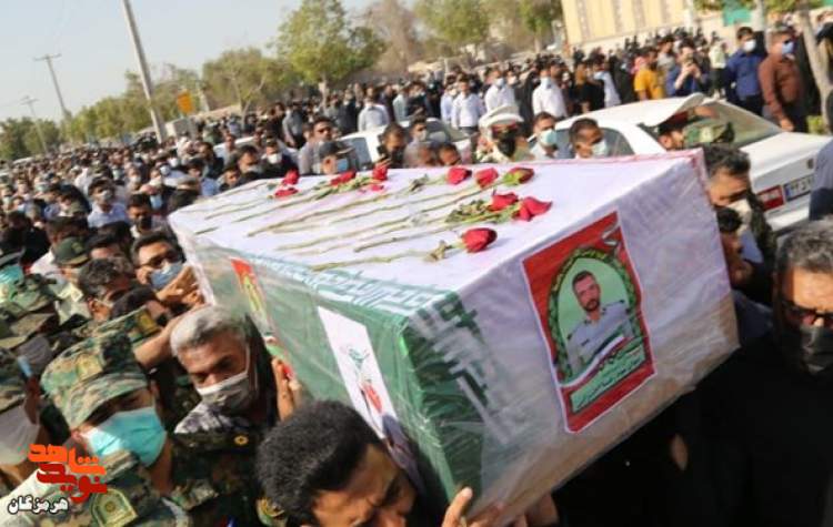 مراسم تشیع و تدفین پیکر شهید مدافع امنیت در بندرعباس برگزار شد