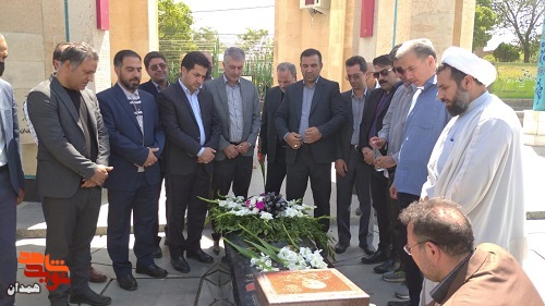 ادای احترام مسئولان صدا و سیمای سنندج به شهید همدانی
