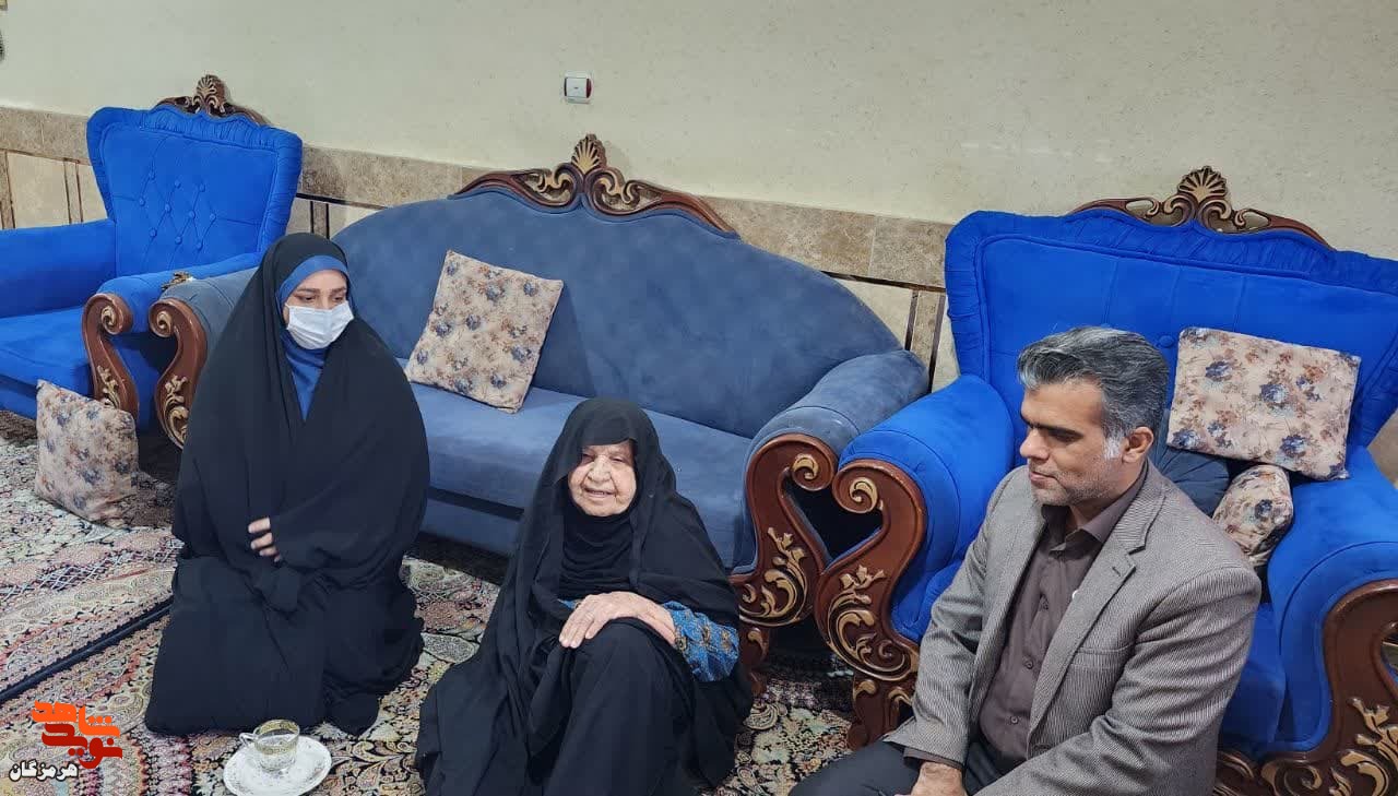 دیدار مدیرکل بنیاد هرمزگان با 16 والدین معظم شهید در بندرعباس