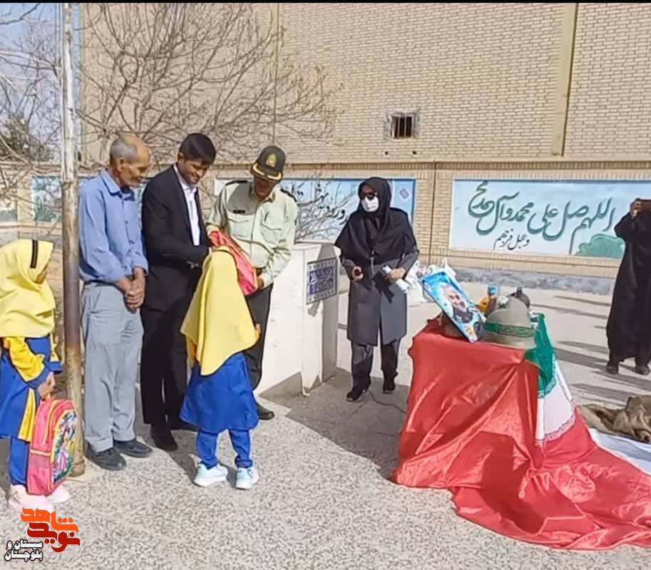 بدرقه فرزندان شهید نارویی تا مدرسه