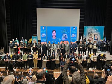 رتبه‌های برتر کشوری آزمون سراسری سال ۱۴۰۴ تجلیل شدند/ خودباوری در نسل جوان جامعه ایثارگری