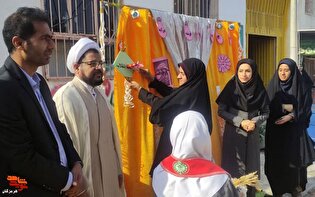 نواخته شدن زنگ انقلاب در مدرسه دخترانه شاهد شهرستان...