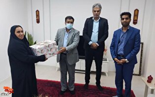 دیدار مسئولان بندرعباس با خانواده‌های معظم شهدا در دهه فجر