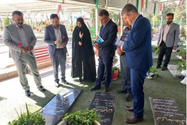ادای احترام مدیرکل آموزش بنیاد شهید و امور ایثارگران کشور به مقام شامخ شهدای زاهدان