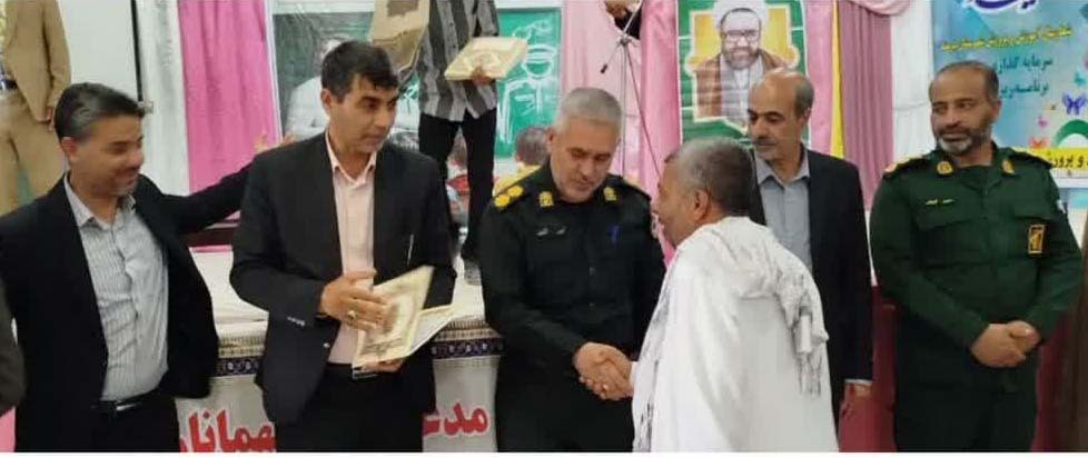 تجلیل از سه معلم شاهد و ایثارگر شهرستان هیرمند