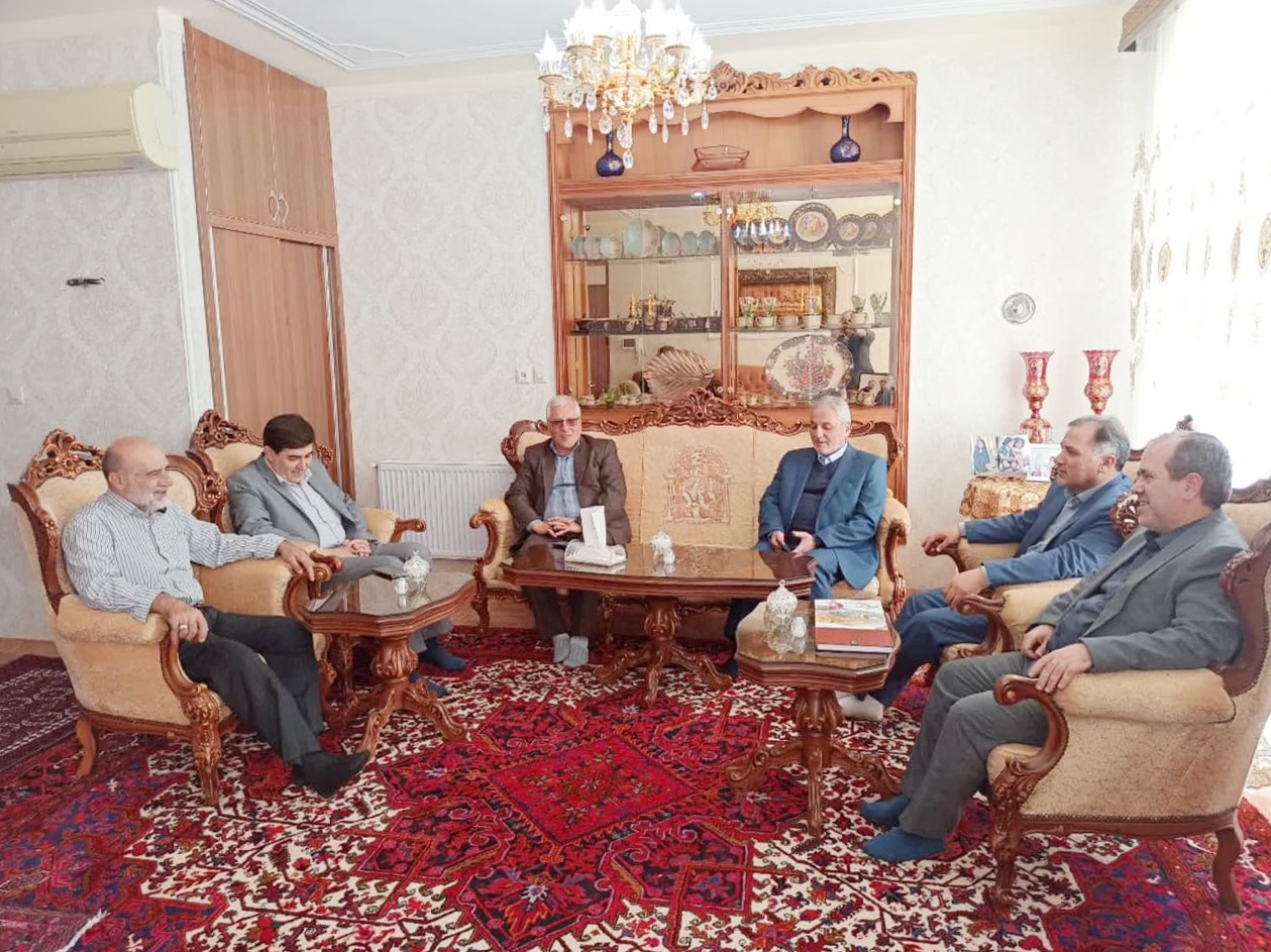 علی‌اکبر سلمانی با خانواده شهدای مراغه دیدار تازه کرد