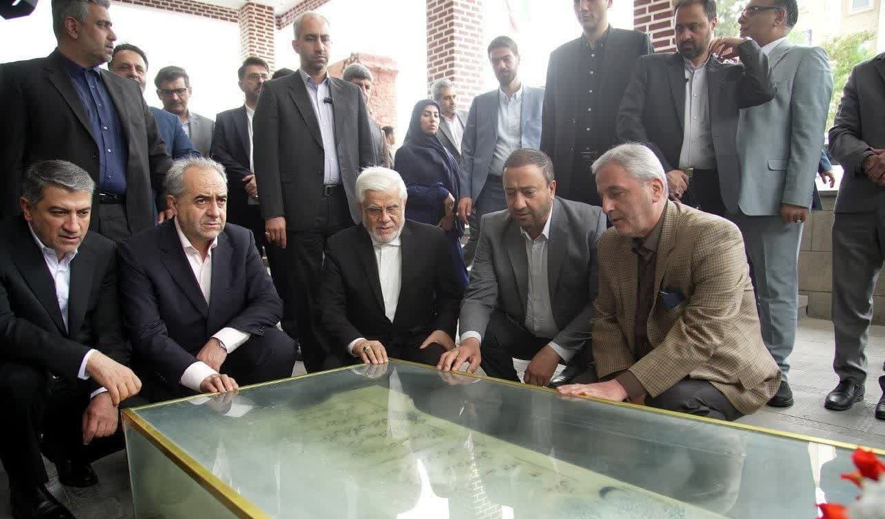 معاون اول رئیس‌جمهور به مقام شهدای خدمت ادای احترام کرد