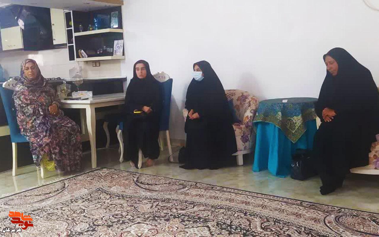 تجلیل از خانواده جانباز و آزاده متوفی «عبدالله مبارک‌زاده» در شهرستان قشم
