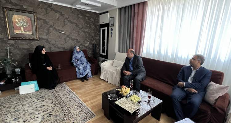 دیدار مدیرکل بنیاد شهید و امور ایثارگران تهران بزرگ با خانواده شهدای عملیات بیت المقدس