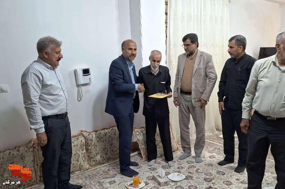 دیدار مسئولین با جانباز سرافراز شیمیایی ۷۰ درصد شهرستان رودان