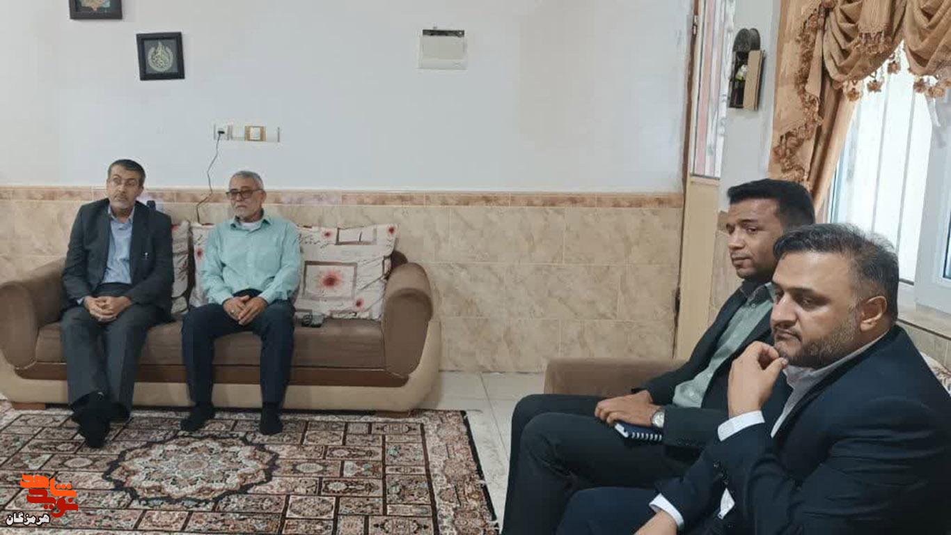 تجلیل از جانباز و آزاده سرافراز «محمد رضایی پشت‌شهری» در شهرستان قشم