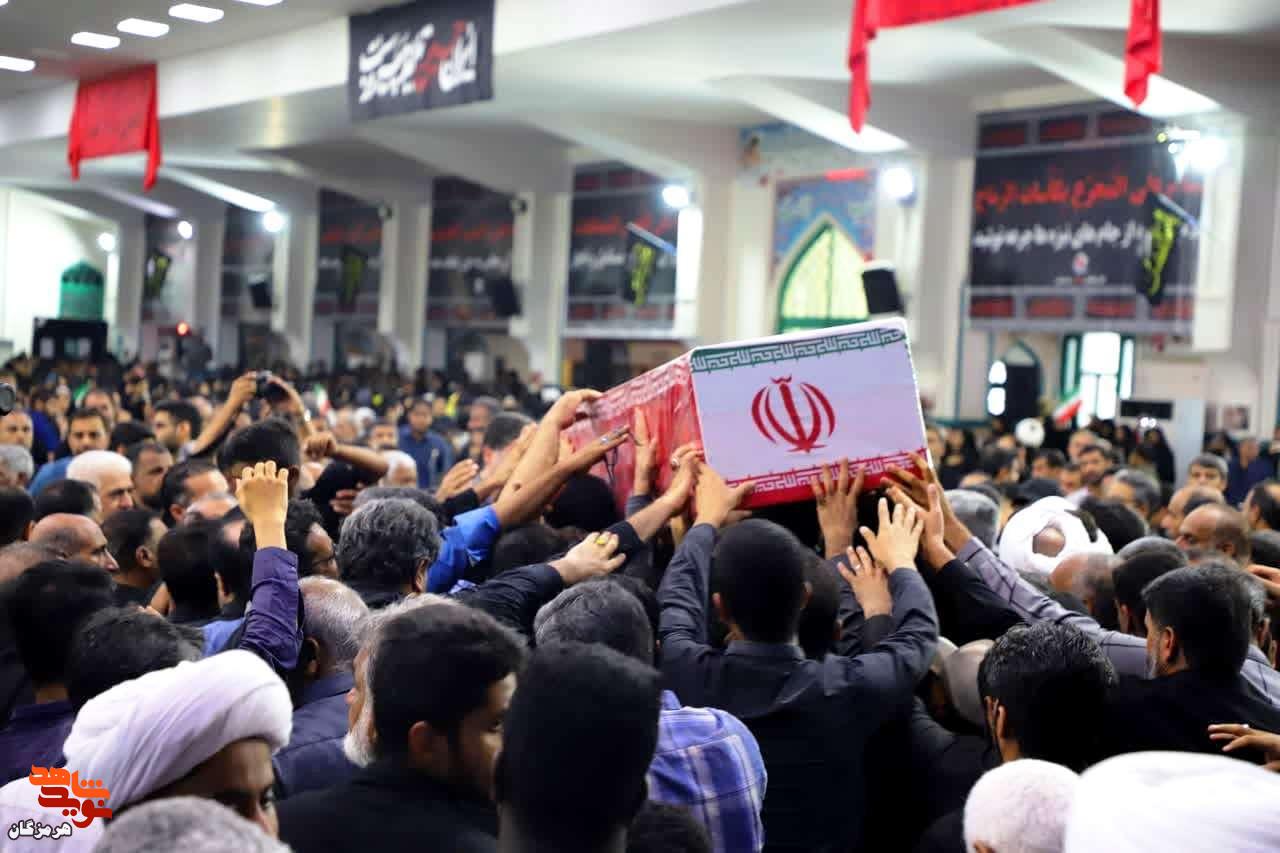 تشییع با شکوه پیکر شهید حاج سعید آذربادگان در بندرعباس
