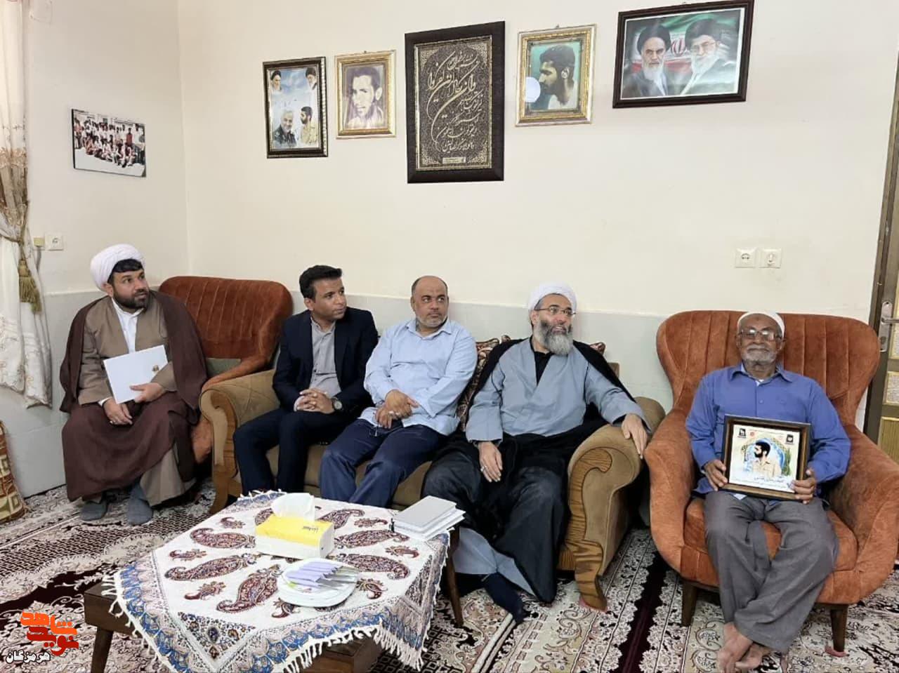 دیدار با خانواده شهید «محمد رضایی قشمی» به مناسبت هفته نماز جمعه