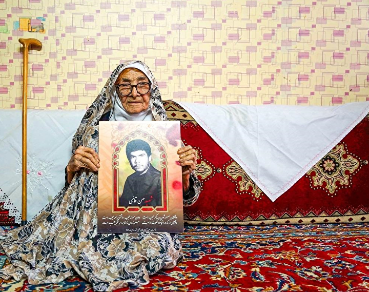 دلتنگی‌های «ننه حسن» برای فرزند شهیدش «حسن قائمی»