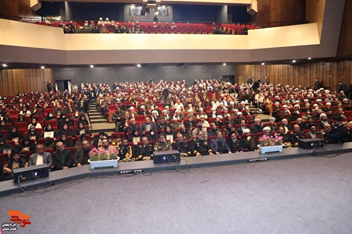 برگزاری همایش ایران قوی و تجلیل از خانواده‌های معظم شهدای دفاع مقدس ۱۲ روزه در ارومیه