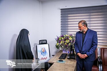 عکس/ حضور معاون فرهنگی بنیاد شهید در خبرگزاری دفاع مقدس به‌مناسبت سالگرد شهادت فرشته باقری