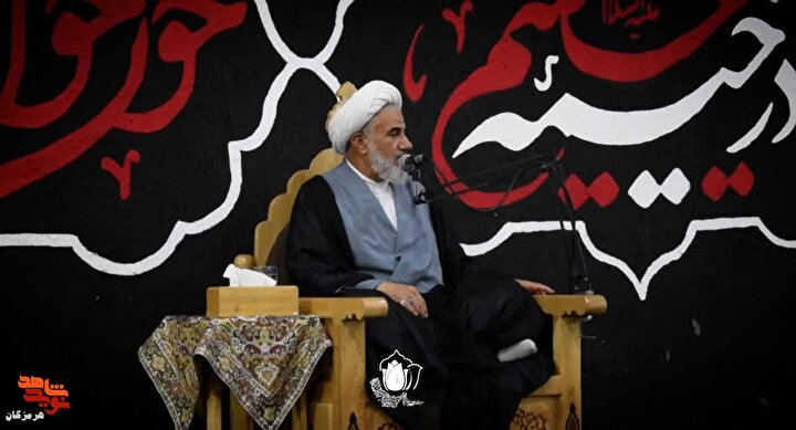 مراسم یادبود «رهبر شهید» در گلزار شهدای بندرعباس برگزار شد+تصاویر