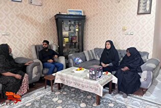 دیدار رئیس بنیاد شهید بندرعباس با مادر شهید «غلامعباس...