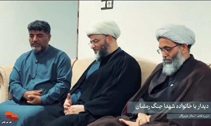 رئیس سازمان تبلیغات اسلامی با خانواده شهید «محمد فرخنده» در قشم دیدار کرد