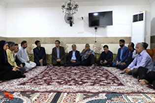مدیرکل بنیاد شهید هرمزگان با خانواده‌های شهید...