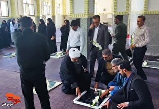 غبارروبی و عطرافشانی گلزار شهدای حاجی‌آباد در...